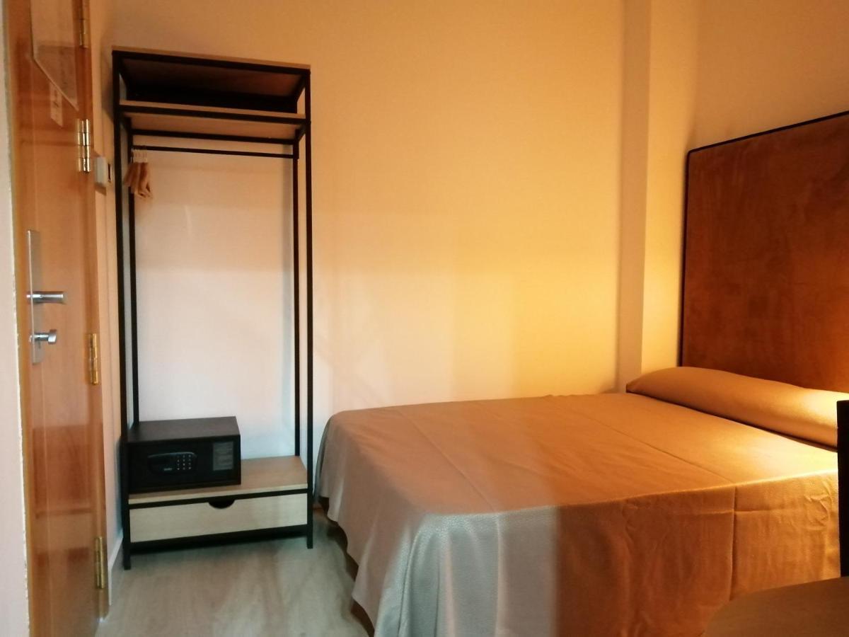 Hotel Universal Гранада Экстерьер фото